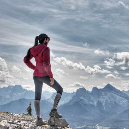 Layla Messner at one with the mountains, photograph by Kelly's Perpspective